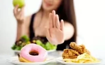 Daftar Makanan Yang Bikin Cepat Haus Saat Puasa Ramadhan