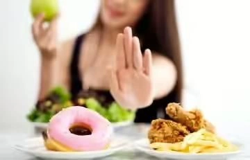Daftar Makanan Yang Bikin Cepat Haus Saat Puasa Ramadhan