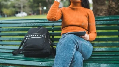 Awas! Inilah Bahaya Minum Sambil Berdiri Bagi Kesehatan Ginjal