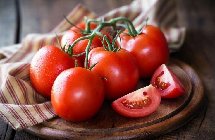 Sebenarnya Tomat Buah atau Sayur? Ketahui Fakta Uniknya di Sini