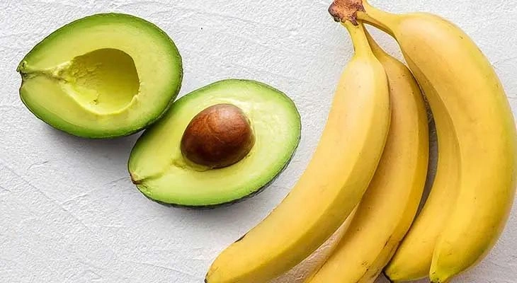 Cara Mematangkan Alpukat Mentah dengan Pisang Super Cepat