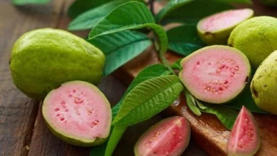 Aman atau Bahaya? Mengungkap Mitos Makan Biji Jambu Biji